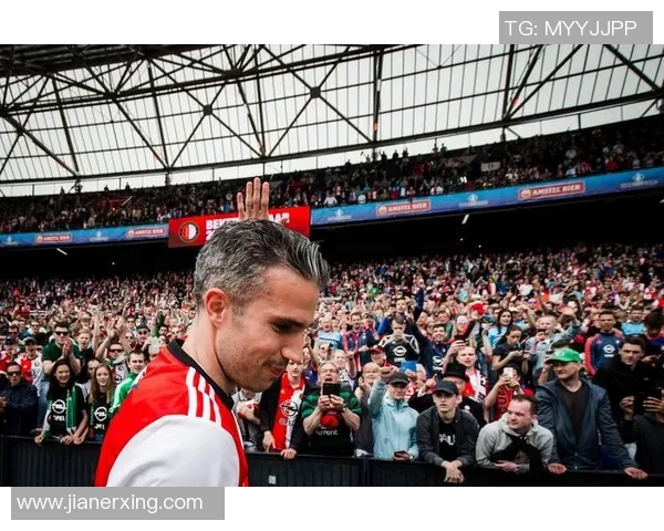 西班牙足球明星罗耶的传奇之路与辉煌成就回顾 西班牙足球明星罗耶的传奇之路与辉煌成就回顾