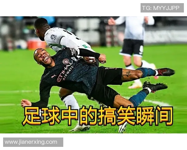 足球明星搞笑瞬间歪嘴喝水视频引发网友热议与模仿挑战 足球明星搞笑瞬间歪嘴喝水视频引发网友热议与模仿挑战